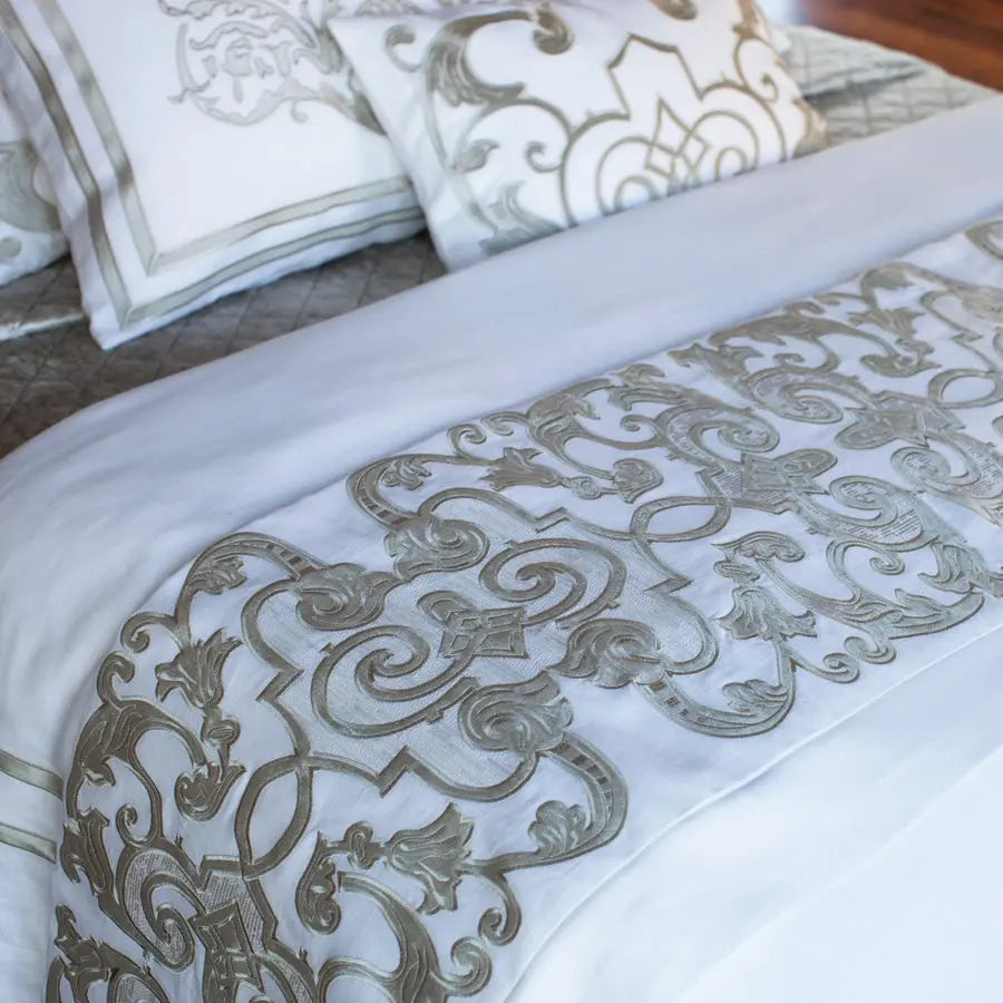 Mozart Throw / White Linen / Ice Silver Velvet 45X98