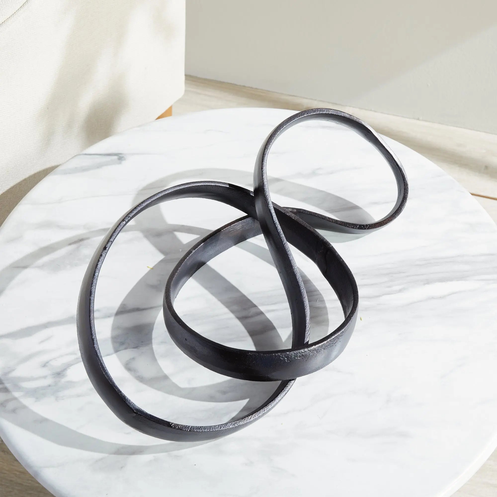 Canute Objet decorative accent in matte black