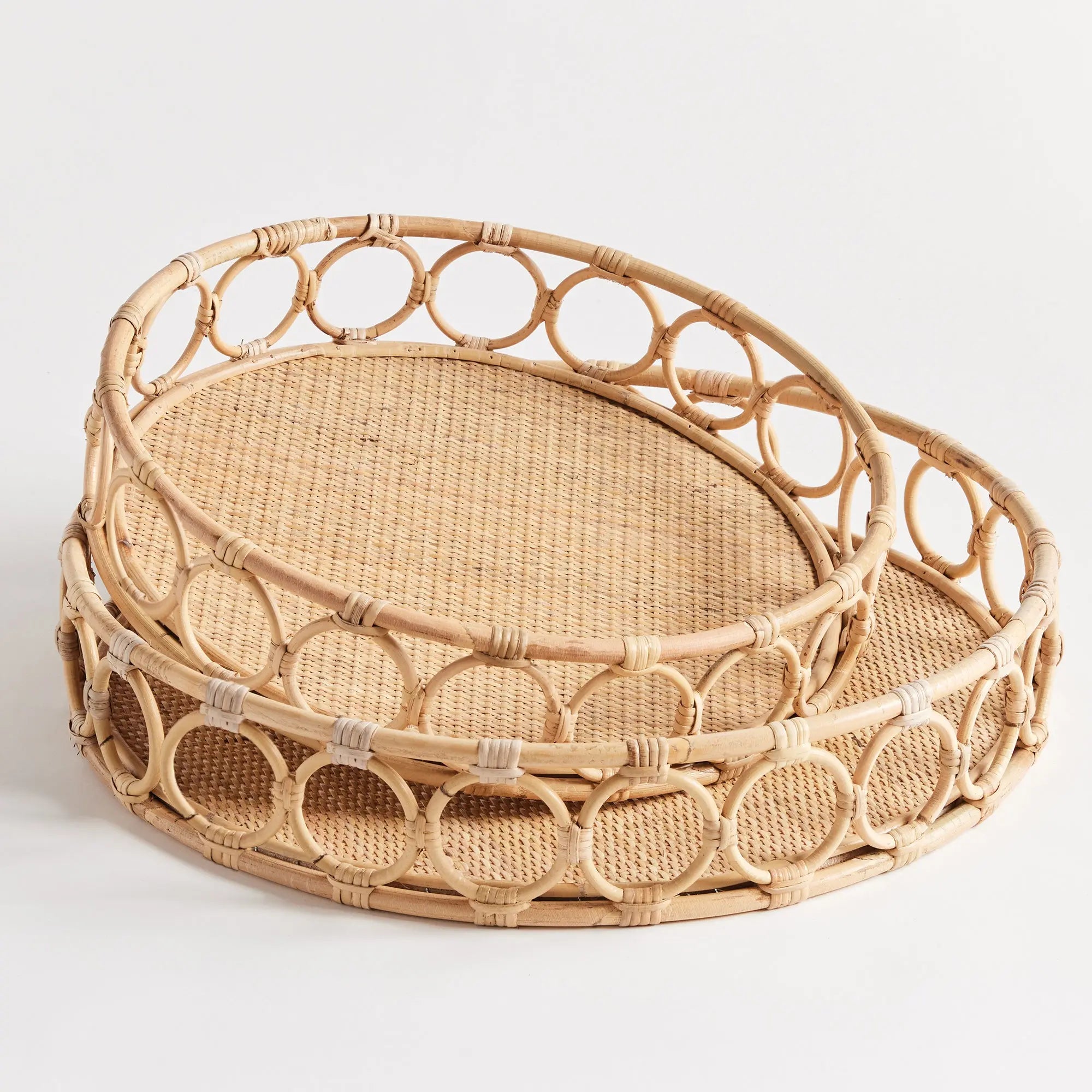 Ninette round rattan trays – set of 2 in natural finish