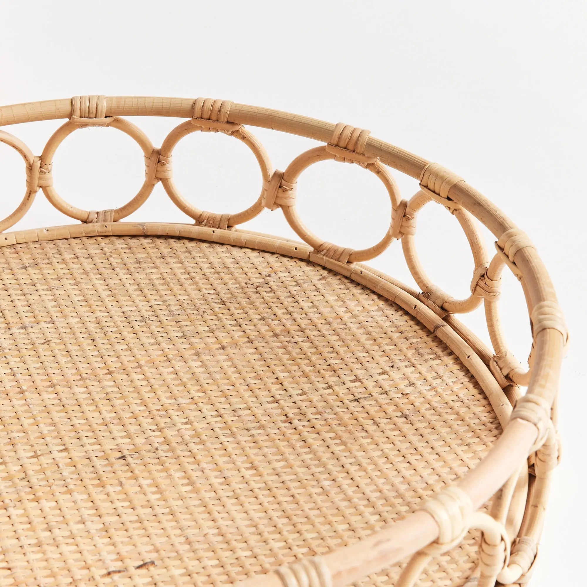 Ninette round rattan trays – set of 2 in natural finish