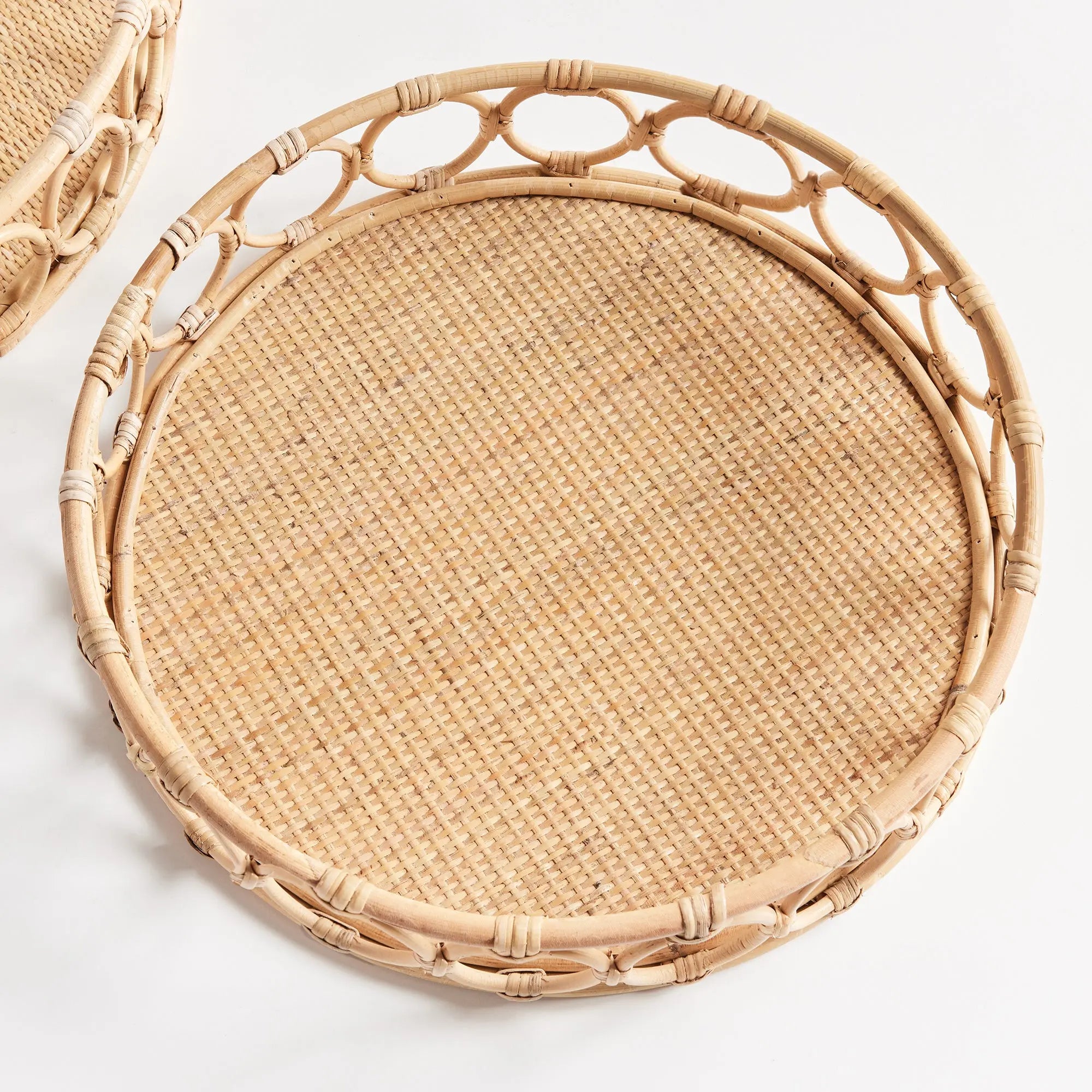Ninette round rattan trays – set of 2 in natural finish