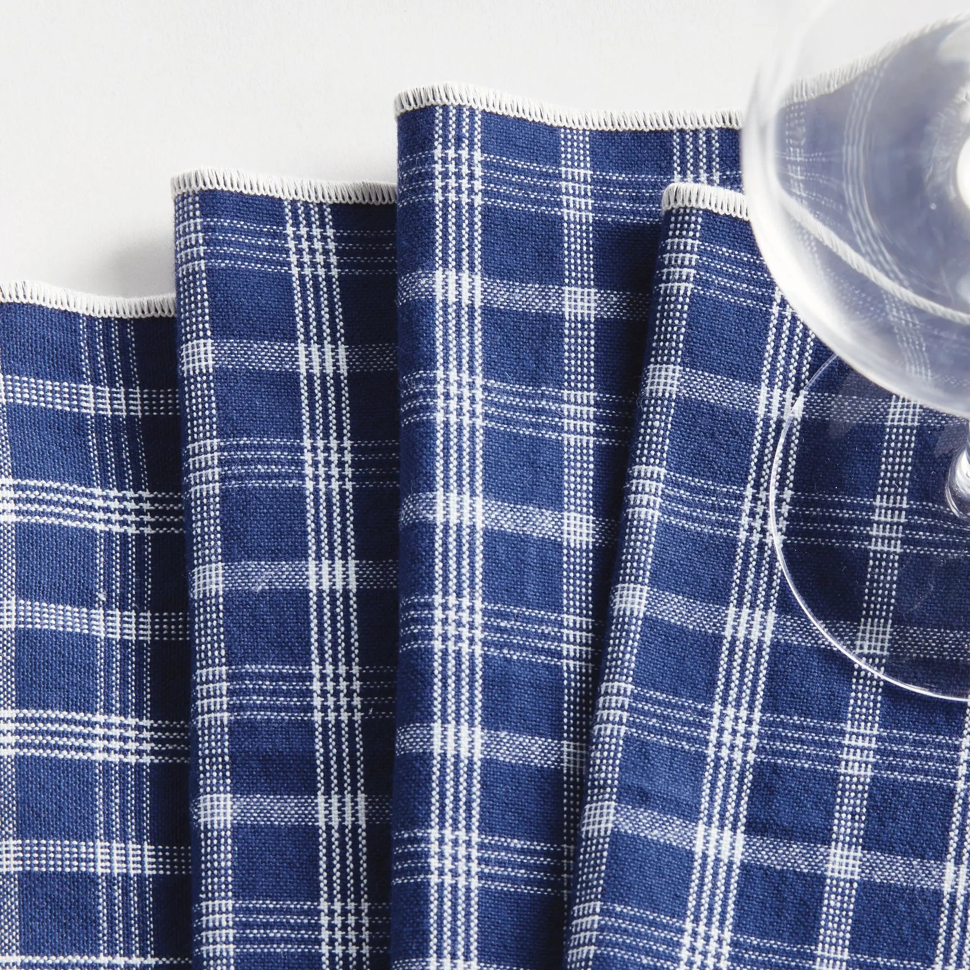 Barclay Butera Oakwood Table Linens