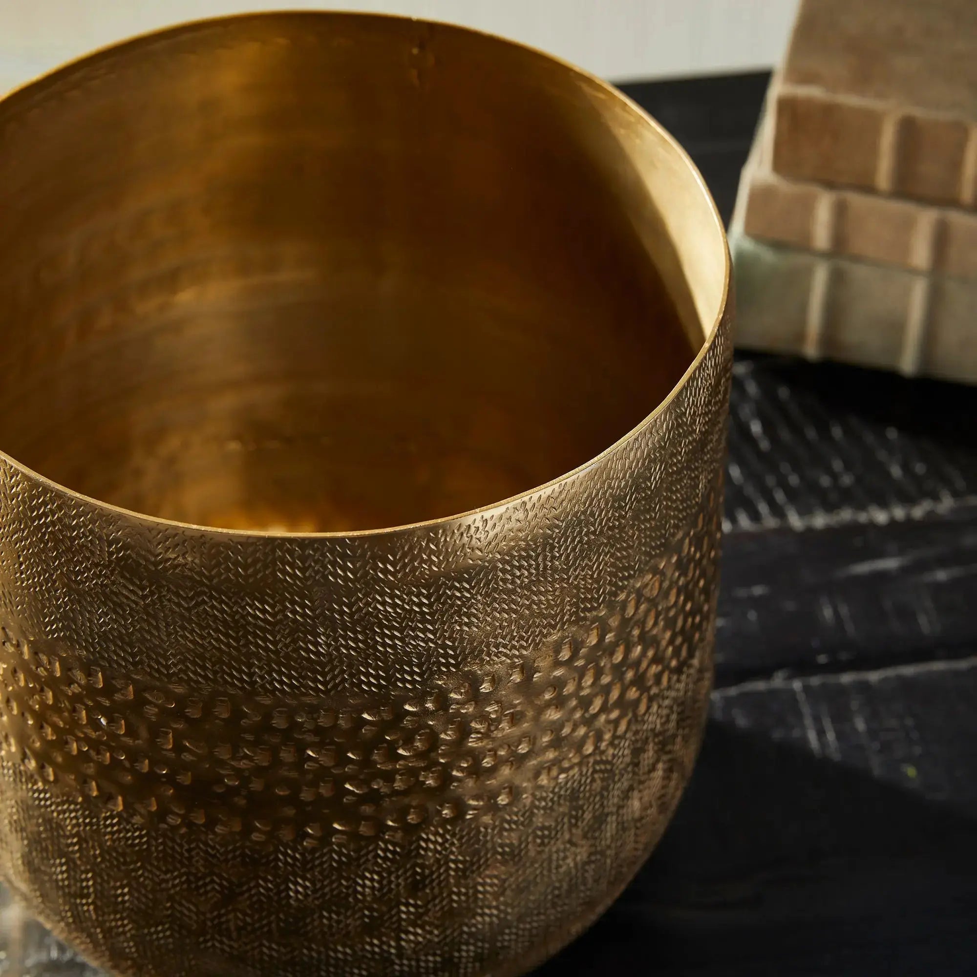 EMBERLYNN CACHEPOT LARGE Villa Decor & Design