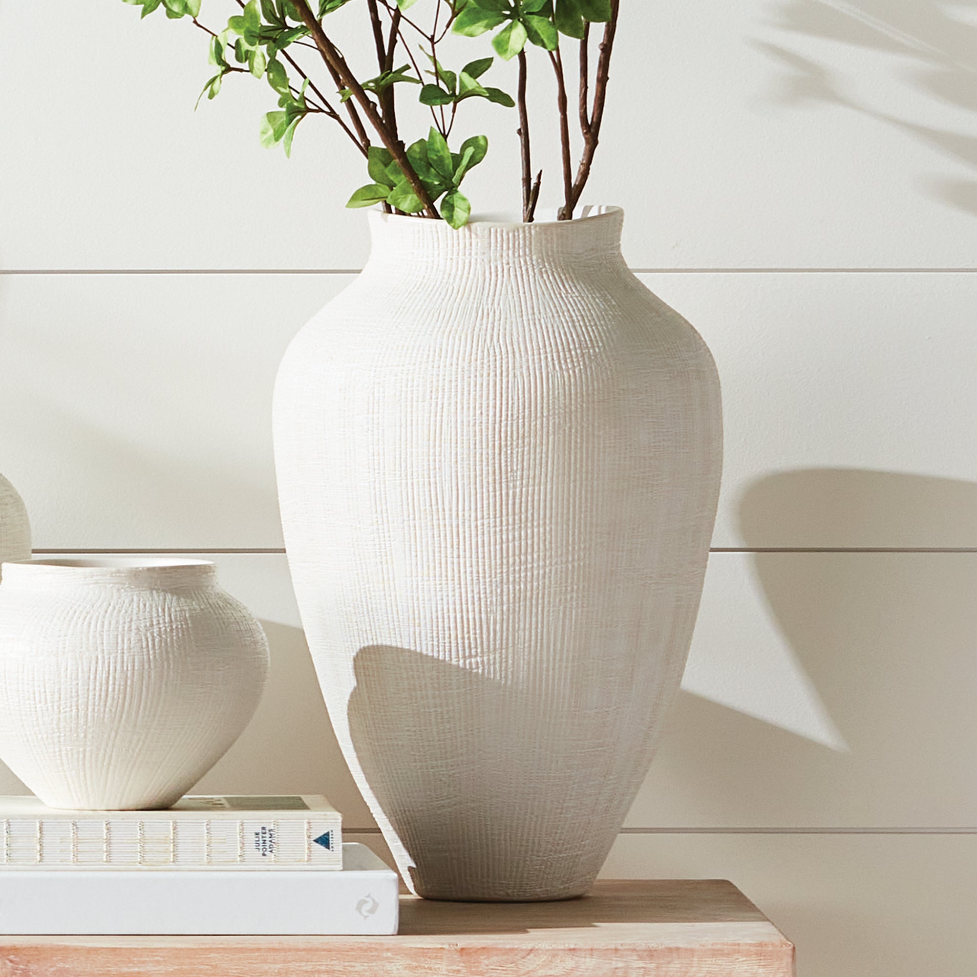 BARCLAY BUTERA OJAI VASE LARGE - WHITE